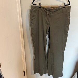 Avenue Signature Chino Wide-Leg Pants in Olive